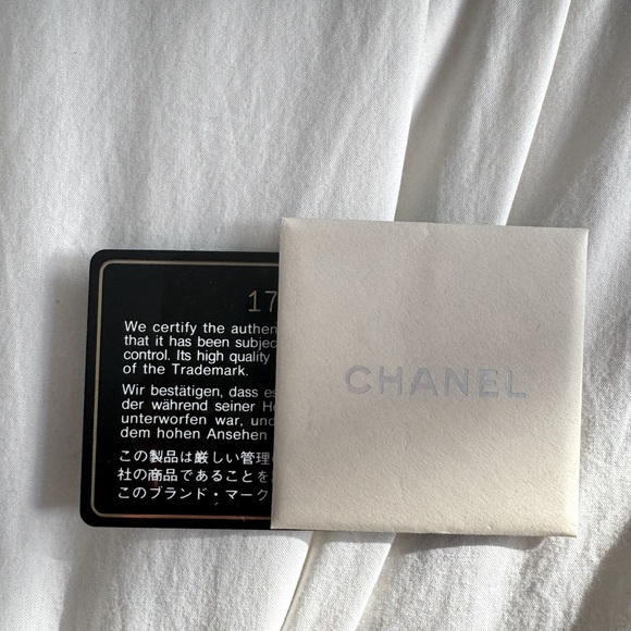 Chanel Classic Flap Mini in Black Patent Leather (with dustbag & box) - Picture 3 of 8